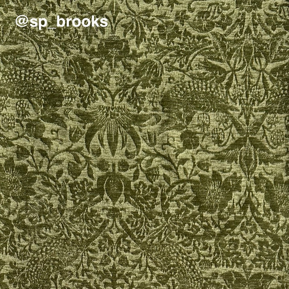 🎁Morris & Co Table Runner - Strawberry Thief - 16” x 90”Embossed Green Velour - Picture 7 of 7